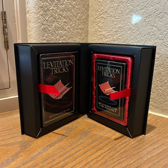 Levitation Tricks: Art of Entrancing Illusions Levitating Magic Card Trick - Picture 2 of 6